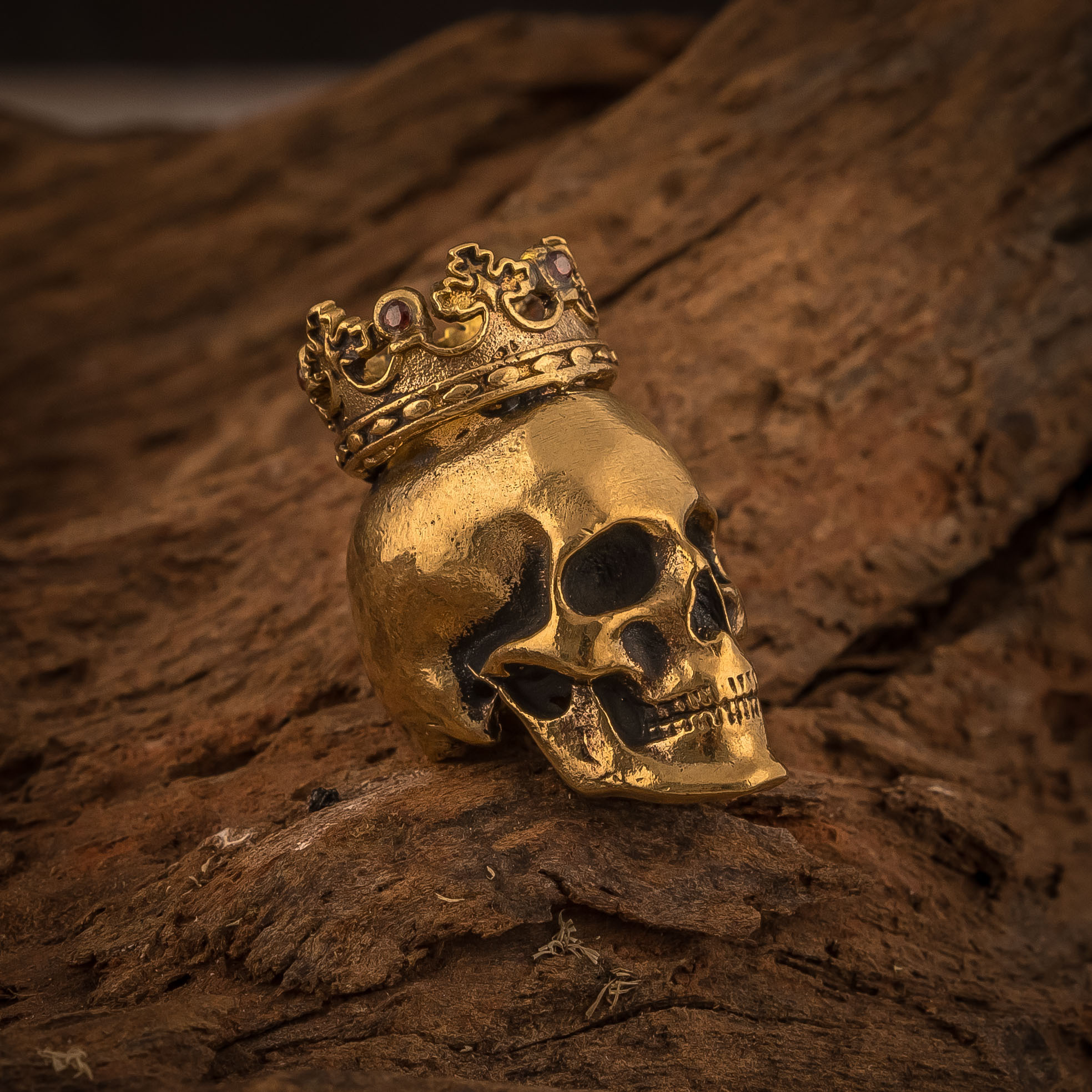 фото Бусина для темляка череп в короне бусины strong bells