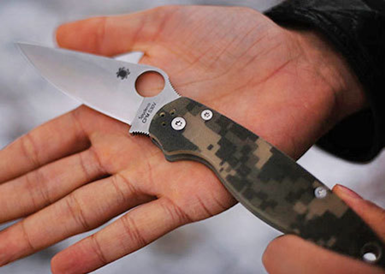 Нож Spyderco Paramilitary. И в пир, и в мир, и в добрые люди…